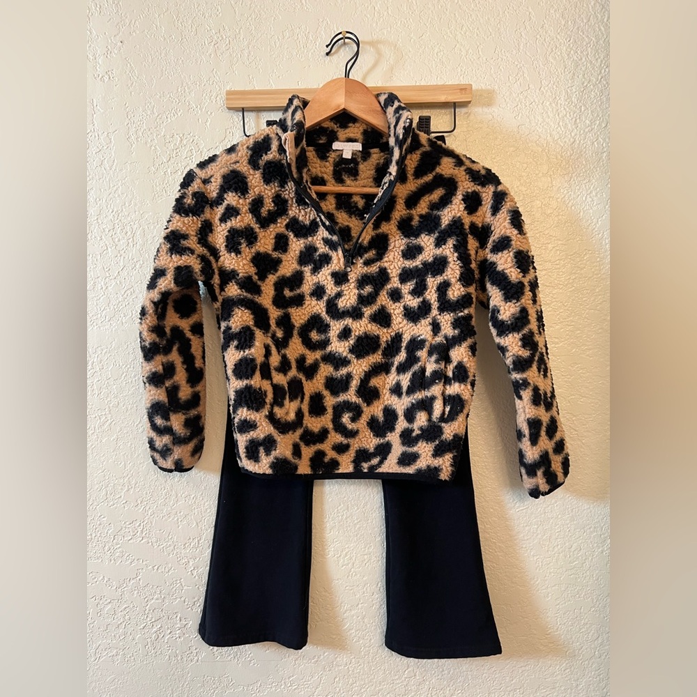 🐆Btween🐆 Black and Tan Patterned Sweater Pant set. Size 8